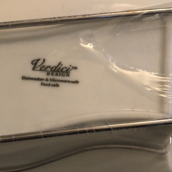 Serving Dish with cover on a stand - Picture 7 of 10